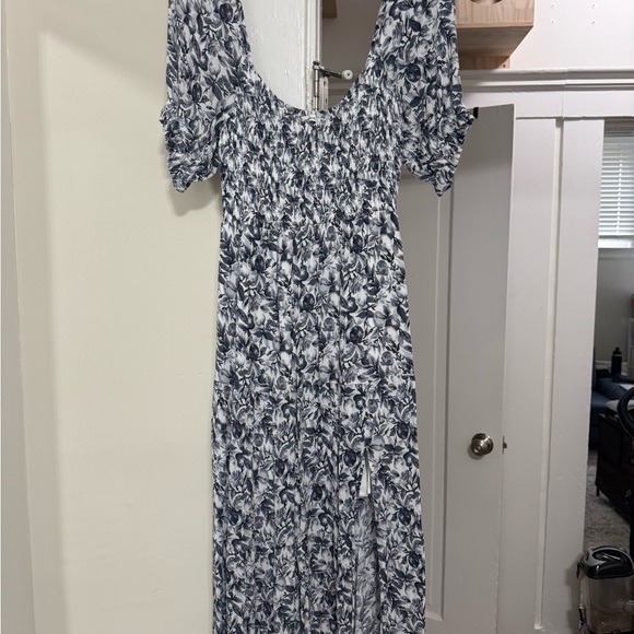 Abercrombie & Fitch Dresses & Skirts - Abercrombie & Fitch Navy and White Floral Midi Dress